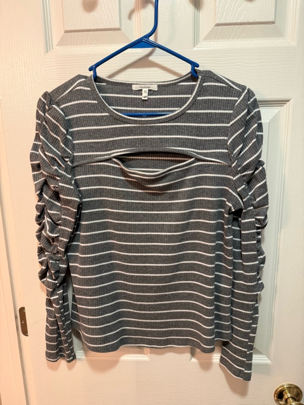 Maurice’s Gray Striped Long-Sleeve Knit Top with Front Cutout size Medium